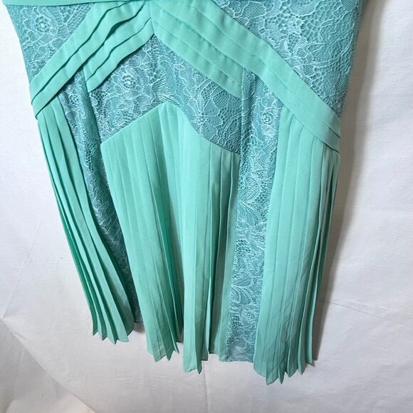 BCBGMaxAzria Women's Aris Mint Green Pleated Lace Trim SS Mini Dress Size 6 - Picture 7 of 15